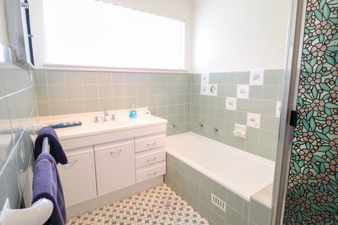 Coastal Horizons Beach House - Tourism Gold Coast 11