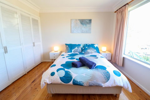 Coastal Horizons Beach House - Tourism Gold Coast 3
