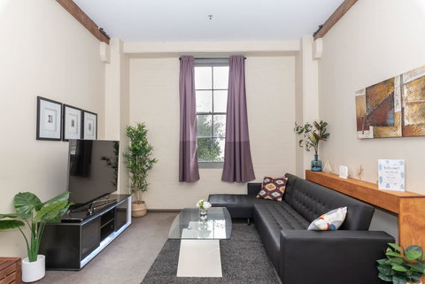 Classic 2 BR Apt In Pyrmont - Tourism Gold Coast 2