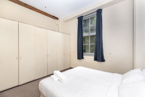 Classic 2 BR Apt In Pyrmont - Tourism Gold Coast 13