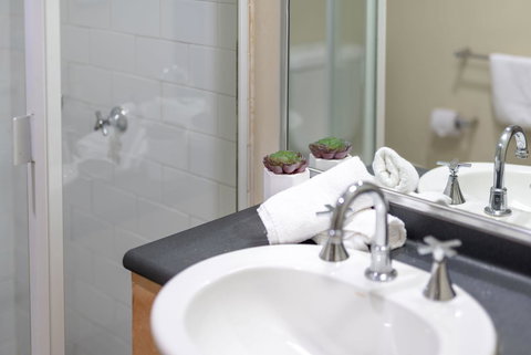 Classic 2 BR Apt In Pyrmont - Tourism Gold Coast 20