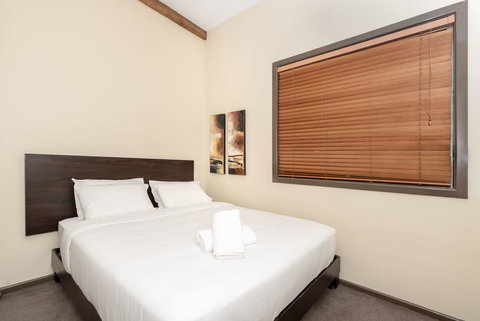 Classic 2 BR Apt In Pyrmont - Tourism Gold Coast 7