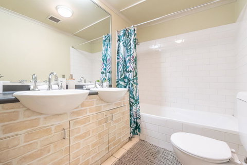 Classic 2 BR Apt In Pyrmont - Tourism Gold Coast 18