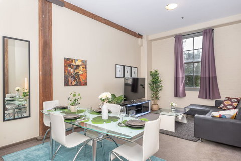 Classic 2 BR Apt In Pyrmont - Tourism Gold Coast 0