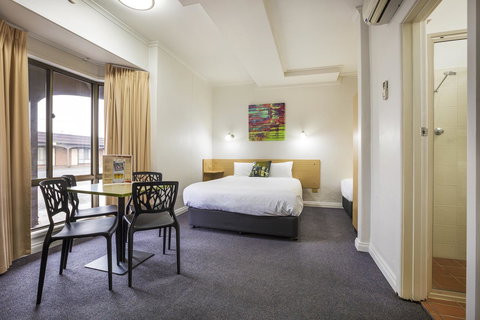 Boomerang Hotel - Tourism Gold Coast 22