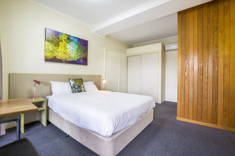 Boomerang Hotel - Tourism Gold Coast 0