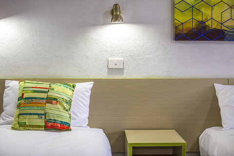 Boomerang Hotel - Tourism Gold Coast 16