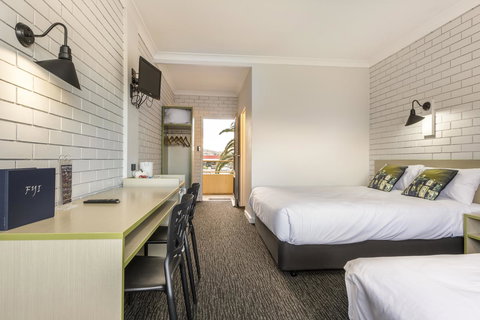 Boomerang Hotel - Tourism Gold Coast 29
