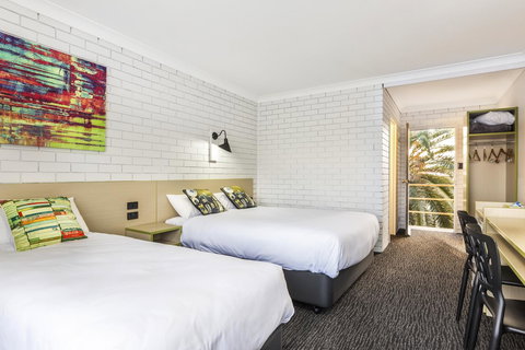 Boomerang Hotel - Tourism Gold Coast 28