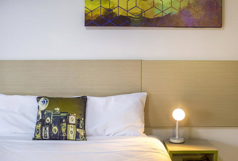 Boomerang Hotel - Tourism Gold Coast 14