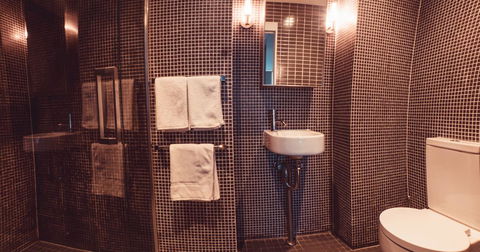 Crown Hotel Surry Hills - Tourism Gold Coast 23