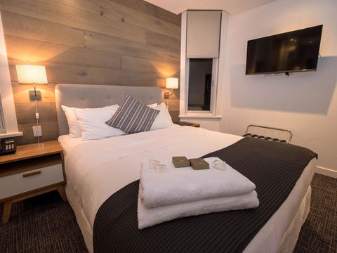 Crown Hotel Surry Hills - Tourism Gold Coast 2