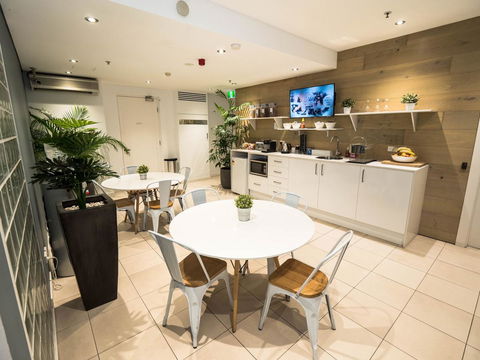 Crown Hotel Surry Hills - Tourism Gold Coast 6