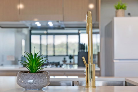 Stylish And Neat Two Bed Apartment In Wentworth Point - Gold Coast 2