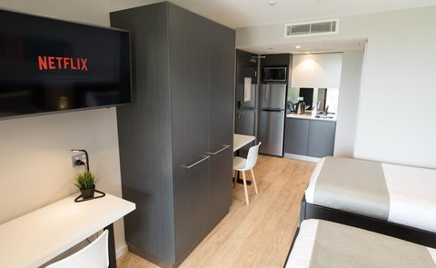 Studio 8 Residences - Adults Only - Tourism Gold Coast 4