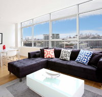 Gadigal Groove - Modern and Bright 3BR Executive Apartment in Zetland with Views - Gold Coast