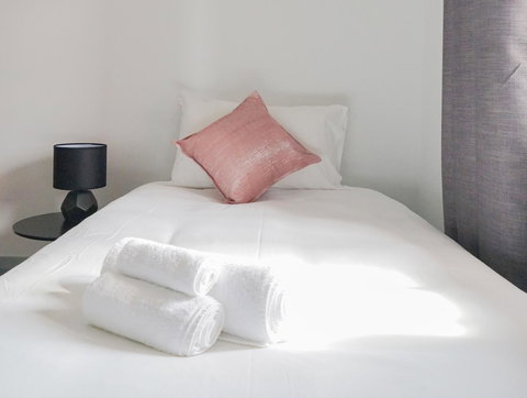 Oasis On Beamish Hotel - Gold Coast 7