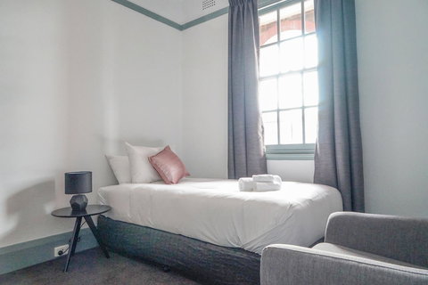 Oasis On Beamish Hotel - Gold Coast 9