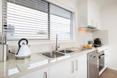Sleeping In Style - Central & Sophisticated - Tourism Gold Coast 4