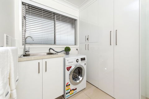 Sleeping In Style - Central & Sophisticated - Tourism Gold Coast 2