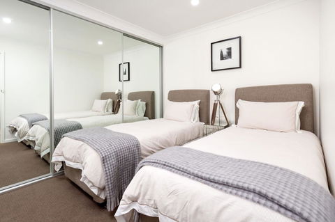 Sleeping In Style - Central & Sophisticated - Tourism Gold Coast 7