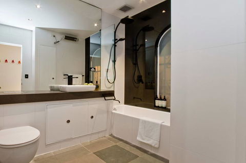 3 Storey Home Close Walk To Fox Studios SCG & City - Tourism Gold Coast 27
