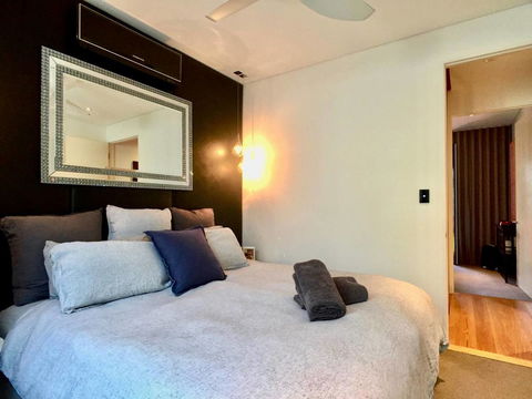 3 Storey Home Close Walk To Fox Studios SCG & City - Tourism Gold Coast 20