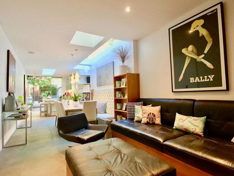 3 Storey Home Close Walk To Fox Studios SCG & City - Tourism Gold Coast 12
