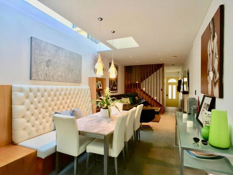 3 Storey Home Close Walk To Fox Studios SCG & City - Tourism Gold Coast 26