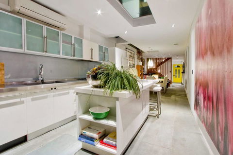 3 Storey Home Close Walk To Fox Studios SCG & City - Tourism Gold Coast 6