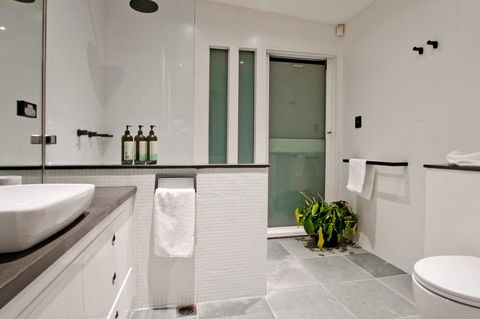 3 Storey Home Close Walk To Fox Studios SCG & City - Tourism Gold Coast 16
