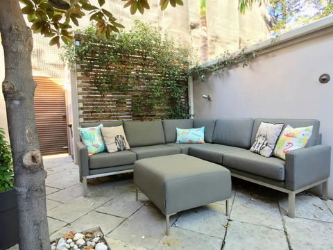 3 Storey Home Close Walk To Fox Studios SCG & City - Tourism Gold Coast 4