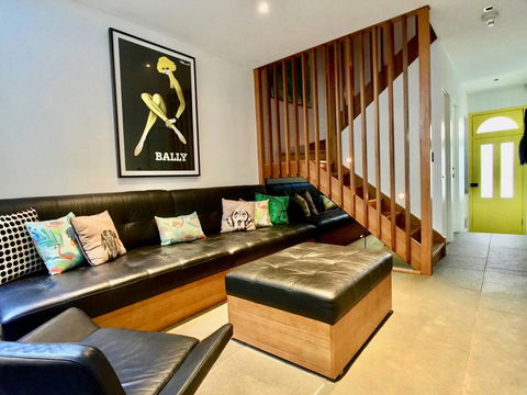 3 Storey Home Close Walk To Fox Studios SCG & City - Tourism Gold Coast 23