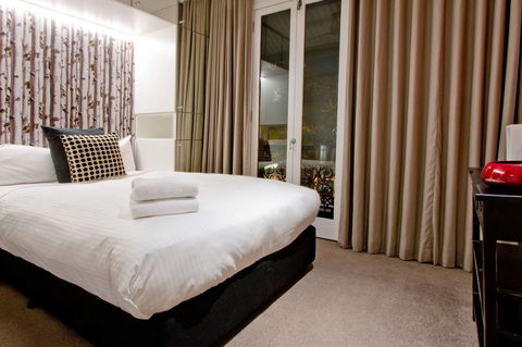 3 Storey Home Close Walk To Fox Studios SCG & City - Tourism Gold Coast 25