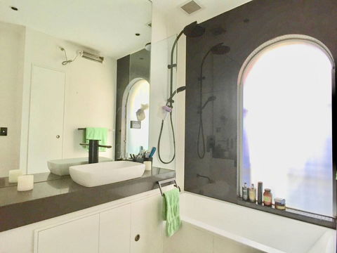 3 Storey Home Close Walk To Fox Studios SCG & City - Tourism Gold Coast 5