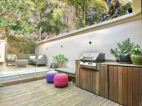 3 Storey Home Close Walk To Fox Studios SCG & City - Tourism Gold Coast 18