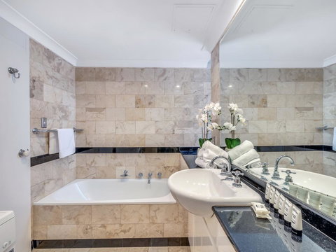 Panoramic Harbour Views And Unbeatable Comfort - Gold Coast 4