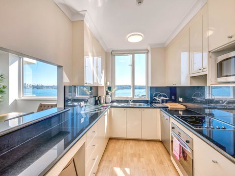 Panoramic Harbour Views And Unbeatable Comfort - Gold Coast 7