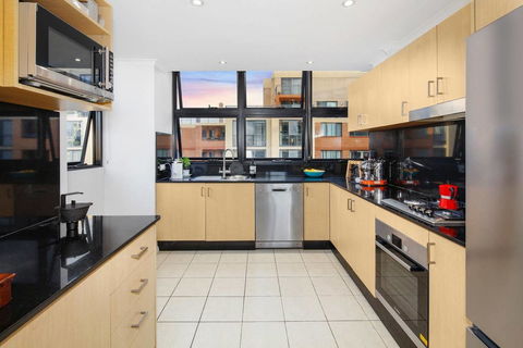 Darling Harbour Penthouse Views+Jacuzzi - Tourism Gold Coast 12