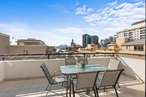 Darling Harbour Penthouse Views+Jacuzzi - Tourism Gold Coast 8