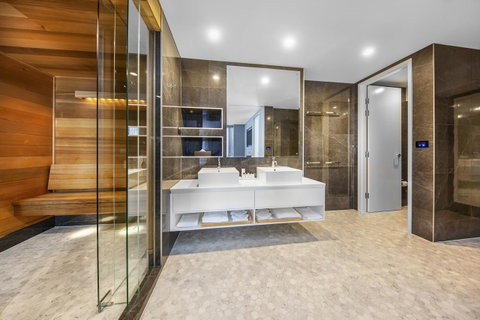Canberra Rex Hotel - Tourism Gold Coast 14