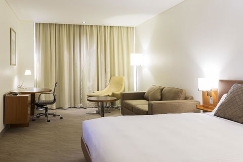 Novotel Canberra - Tourism Gold Coast 33