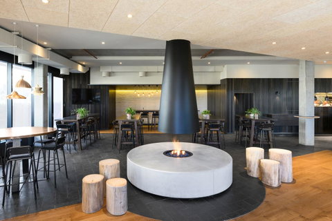 Burbury Hotel - Tourism Gold Coast 2