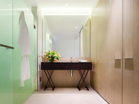 Burbury Hotel - Tourism Gold Coast 6