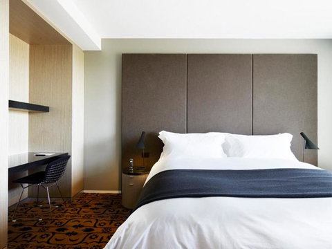 Burbury Hotel - Tourism Gold Coast 5