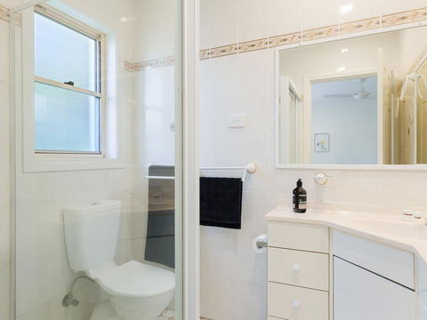 Bonito', 26 Bonito Street - Pet Friendly Housewith Aircon - Tourism Gold Coast 2