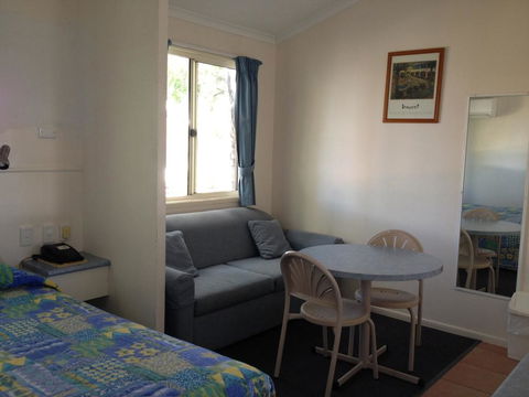 Bottle Tree Gardens Motel - Tourism Gold Coast 1