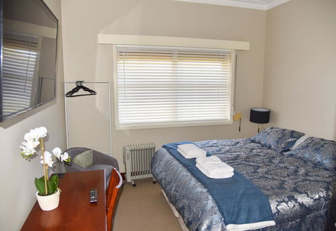 Boucher Manor - Northam. - Tourism Gold Coast 0