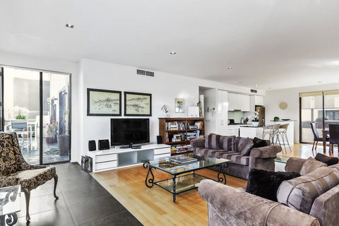 BOUTIQUE STAYS - Catani Gardens - Gold Coast 1