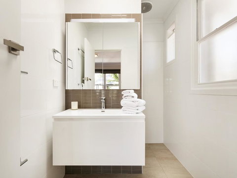 Boutique Stays - Sandy Breeze 1 - Tourism Gold Coast 2